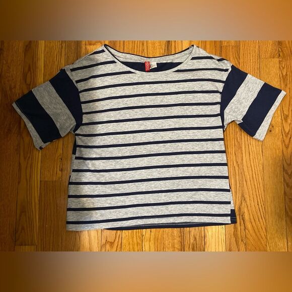 H&M Navy & Gray Crop Top - Picture 7 of 8